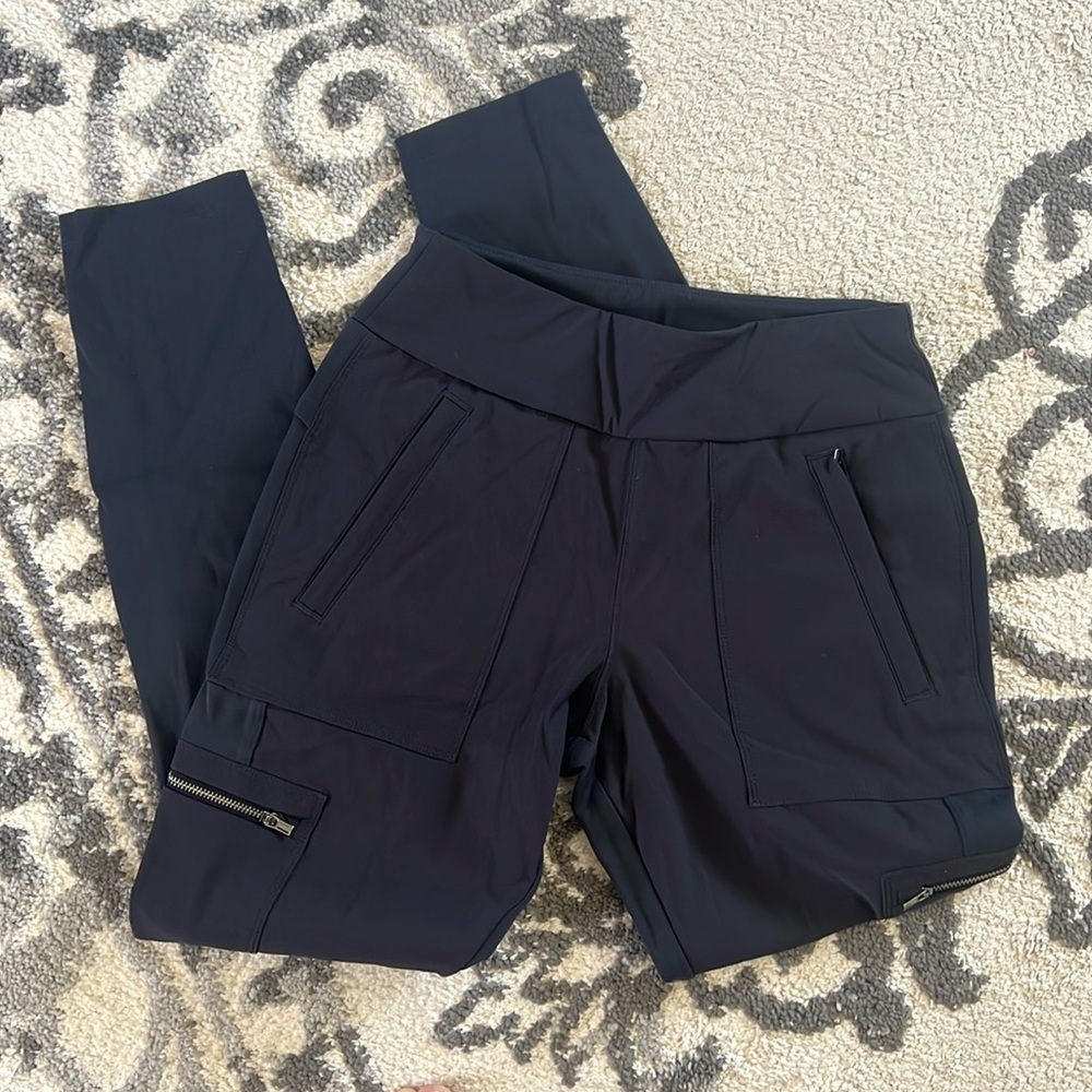 Athleta Headlands Hybrid Cargo Leggings, Size 4 in Navy